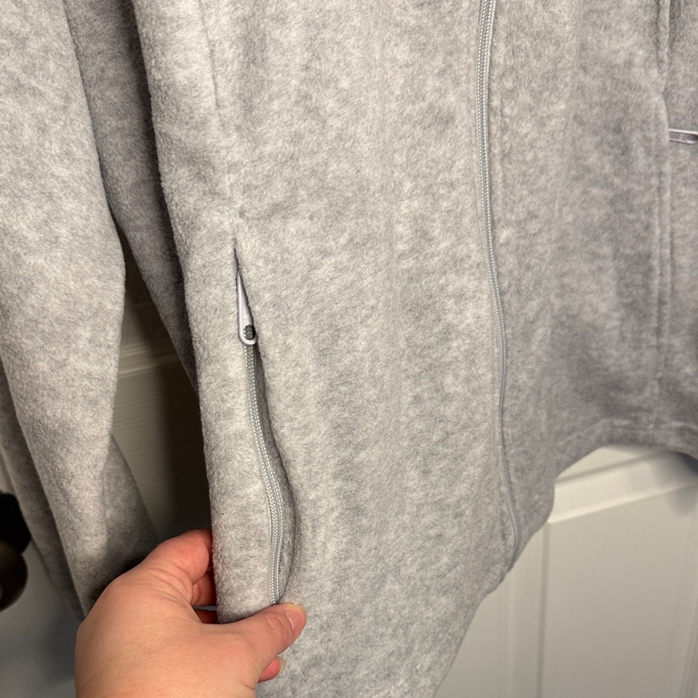 NWT Women’s Columbia Light Gray Fleece Jacket - Picture 5 of 10